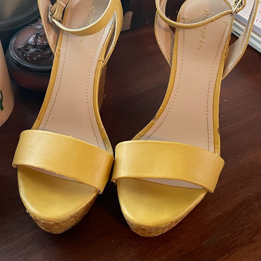 Yellow wedges